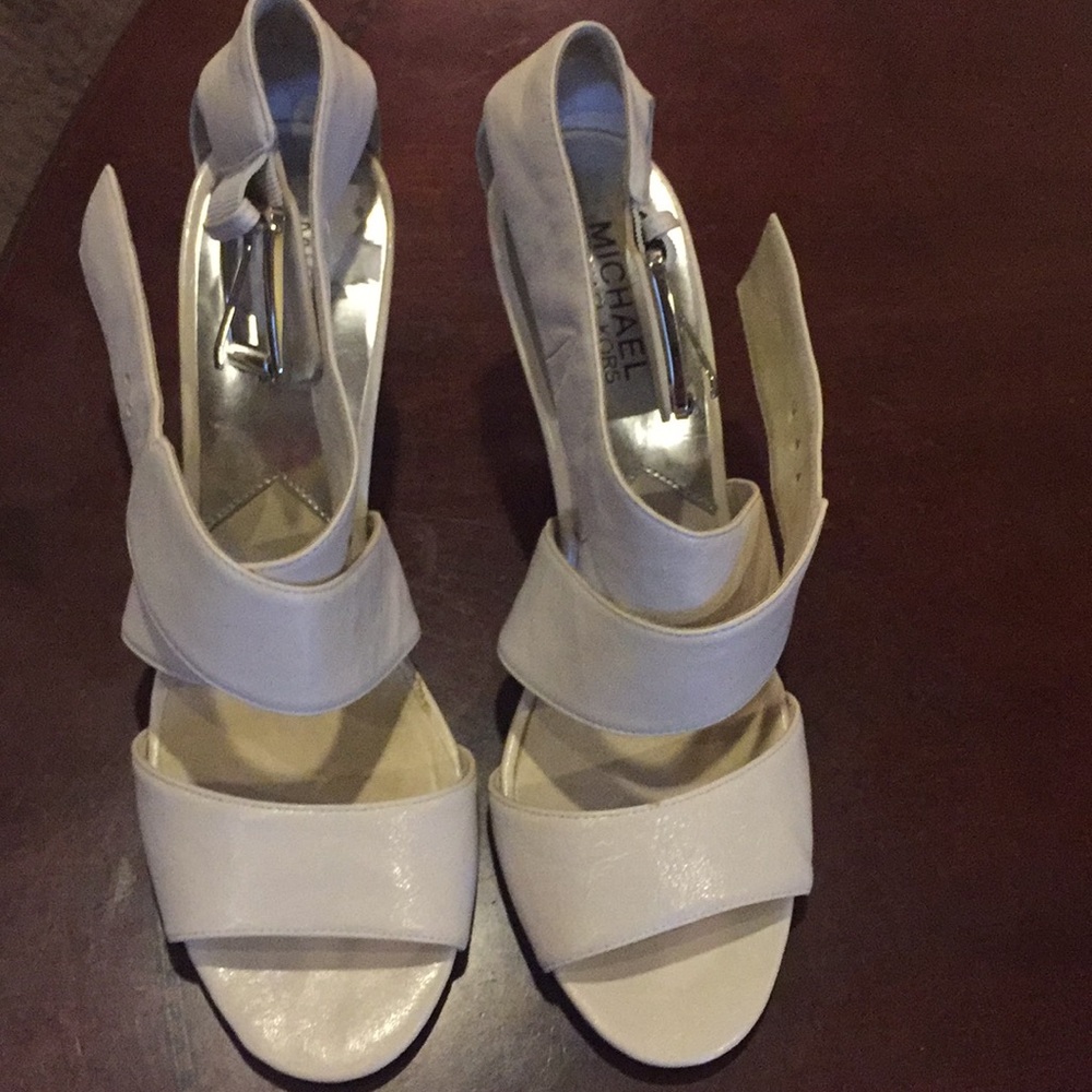 Michael by Michael Kors leather kitten heel 8.5